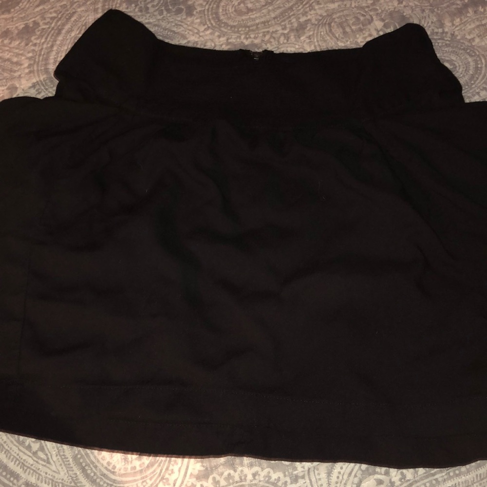 Little black skirt with pockets & a zipper on back